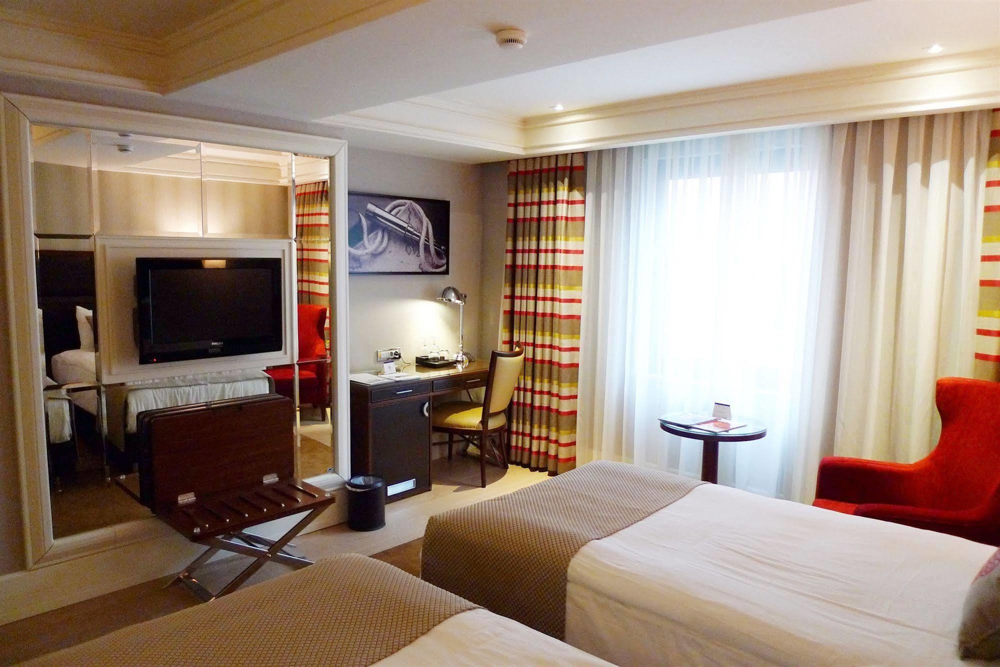 Titanic Comfort Sisli Istanbul Exterior photo
